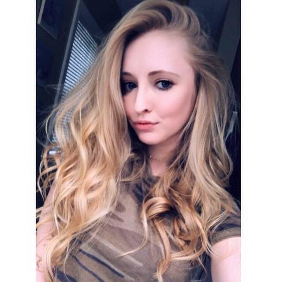 Meet your Posher, Holly - Picture 1 of 1